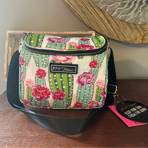 Betsey Johnson Handbags - Betsey Johnson green Cactus Insulated Lunch/Beach Tote NWT